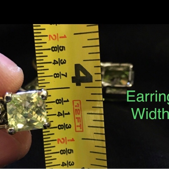 Peridot Look Earrings and Pendant Set -VGUC - Picture 6 of 9